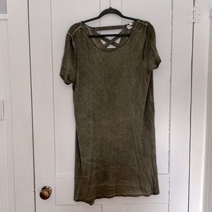 Cable & Gauge T-shirt dress with a cross cross back Large